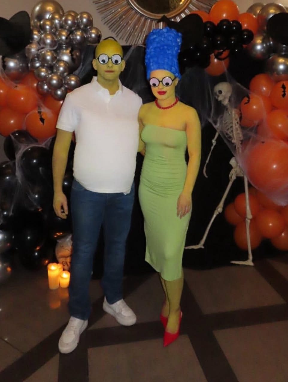 Fancy dress Marge and Homer Simpson