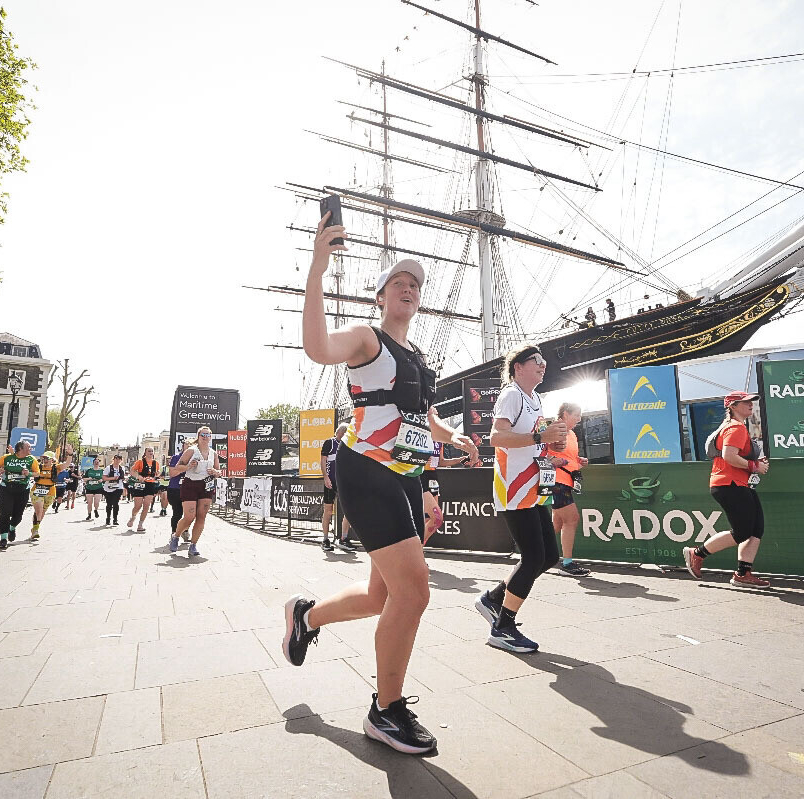 Ellie Mason 1 Runners pass Cutty Sark